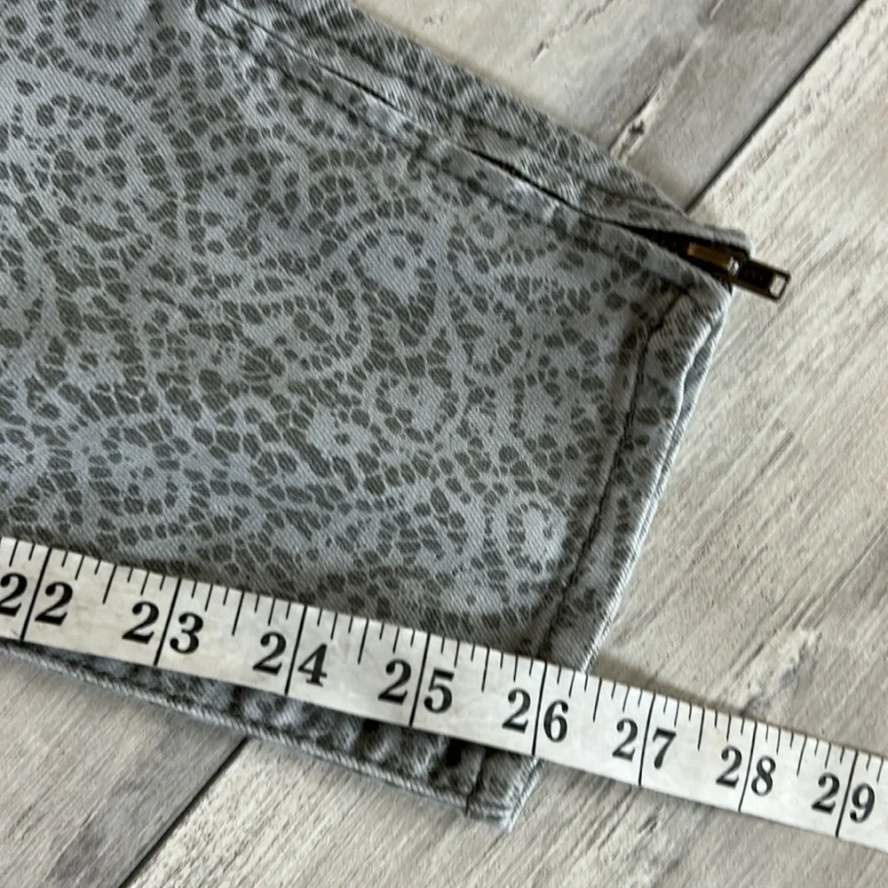 Free People paisley printed ankle zip skinny jeans size 28